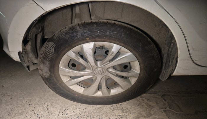 2020 Maruti Swift VXI, Petrol, Manual, 83,736 km, tyre