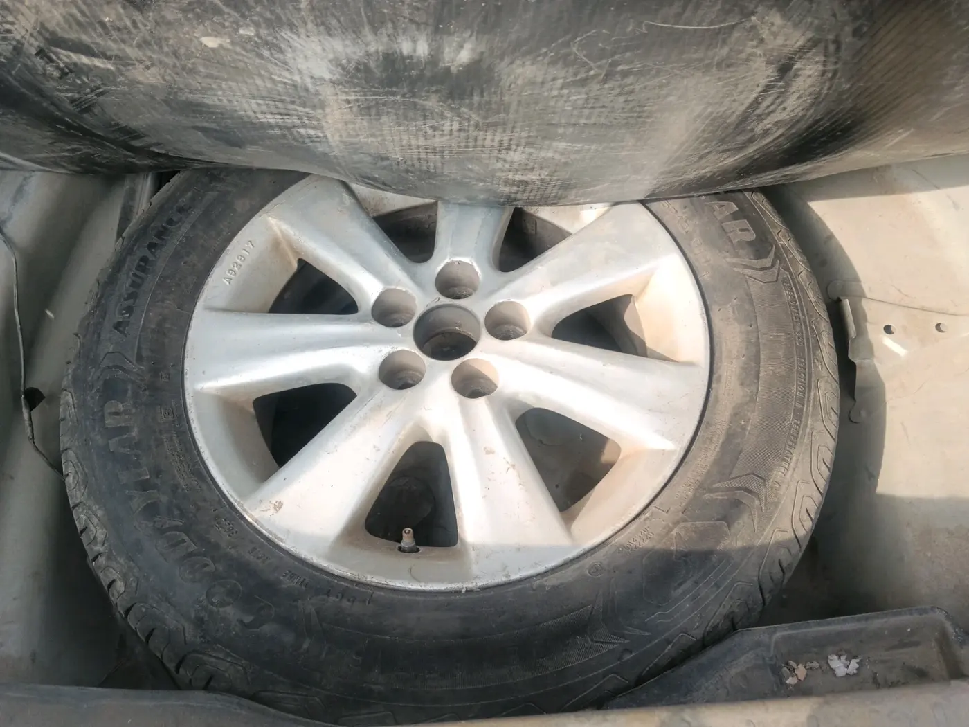 2011 Toyota Corolla Altis G CNG, CNG, Manual, 1,63,093 km, tyre