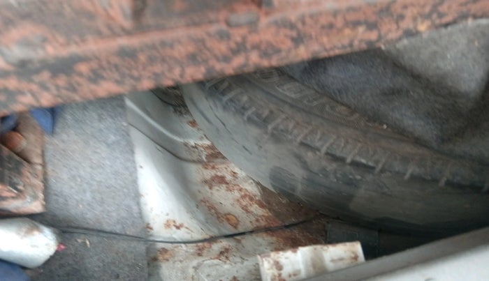 2011 Maruti Alto K10 VXI, CNG, Manual, 1,37,749 km, tyre