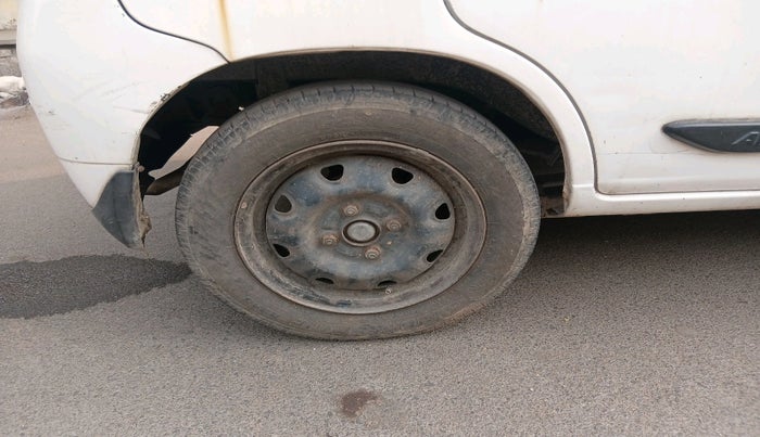 2011 Maruti Alto K10 VXI, CNG, Manual, 1,37,749 km, tyre