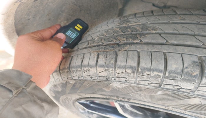 2017 Nissan Terrano XL (D), Diesel, Manual, 1,52,802 km, tyre