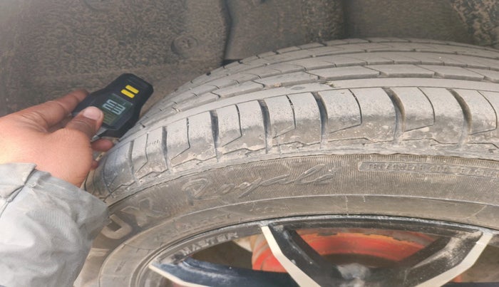 2017 Nissan Terrano XL (D), Diesel, Manual, 1,52,802 km, tyre