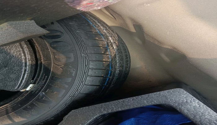 2016 Maruti Ciaz VXI+, Petrol, Manual, 53,642 km, tyre