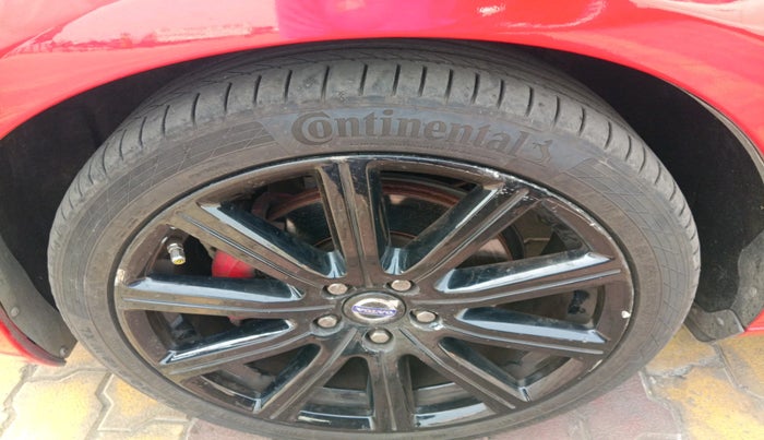 2014 Volvo S60 SUMMUM D5, Diesel, Automatic, 1,13,000 km, tyre