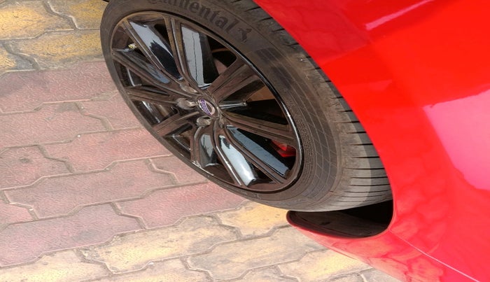 2014 Volvo S60 SUMMUM D5, Diesel, Automatic, 1,13,000 km, tyre