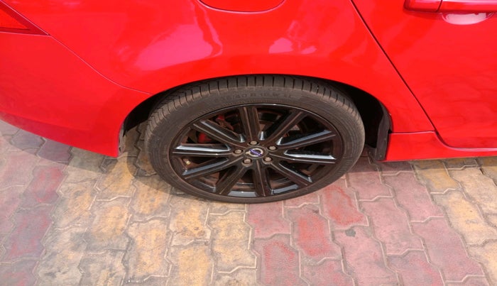 2014 Volvo S60 SUMMUM D5, Diesel, Automatic, 1,13,000 km, tyre