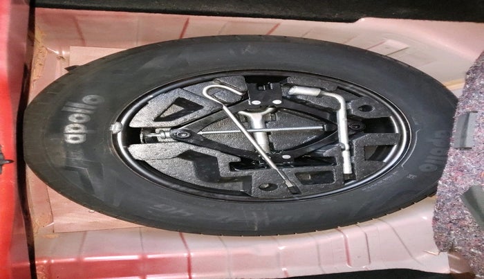 2022 Tata PUNCH CREATIVE AMT 1.2 RTN DUAL TONE, Petrol, Automatic, 6,278 km, tyre