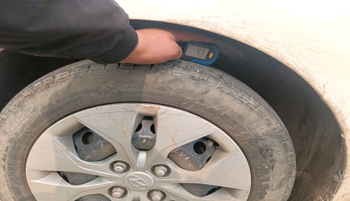 2015 Hyundai Xcent BASE 1.2, Petrol, Manual, 1,44,551 km, tyre