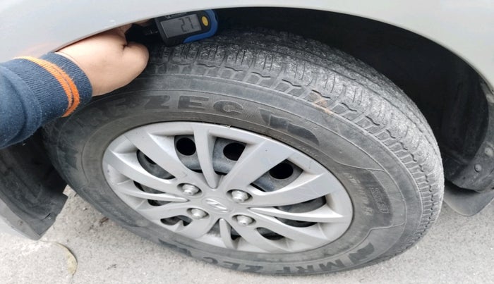 2015 Hyundai Grand i10 SPORTZ 1.2 KAPPA VTVT, Petrol, Manual, 13,712 km, tyre