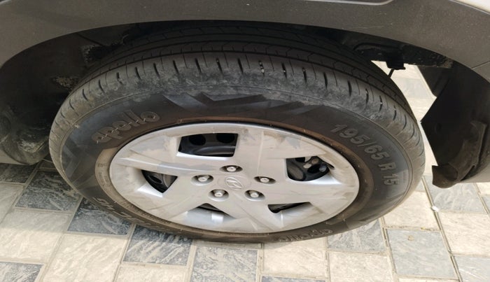 2021 Hyundai VENUE S+ 1.2, Petrol, Manual, 51,241 km, tyre