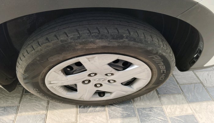 2021 Hyundai VENUE S+ 1.2, Petrol, Manual, 51,241 km, tyre