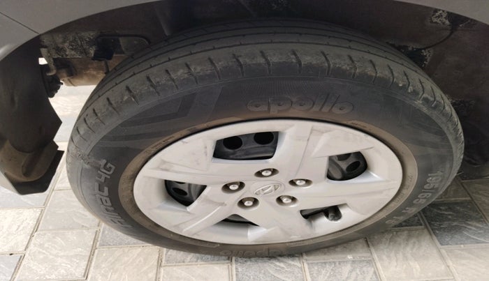 2021 Hyundai VENUE S+ 1.2, Petrol, Manual, 51,241 km, tyre