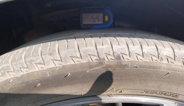 2019 Honda Civic 1.8L I-VTEC ZX CVT, Petrol, Automatic, 52,175 km, tyre