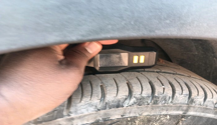 2021 Mahindra XUV300 W8 (O) 1.2 PETROL, Petrol, Manual, 24,410 km, tyre