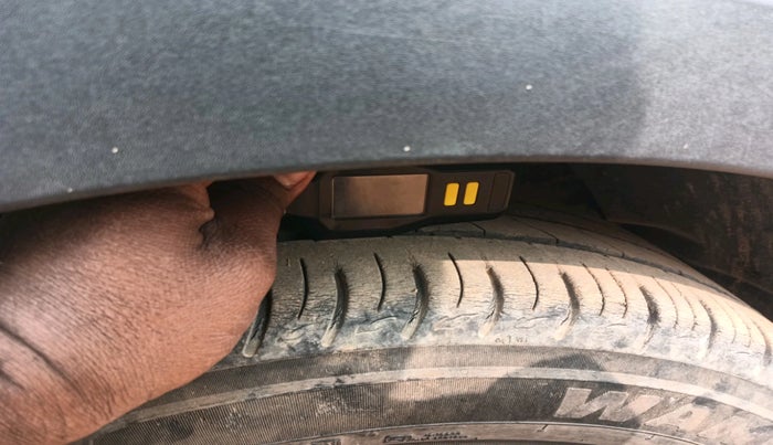 2021 Mahindra XUV300 W8 (O) 1.2 PETROL, Petrol, Manual, 24,410 km, tyre