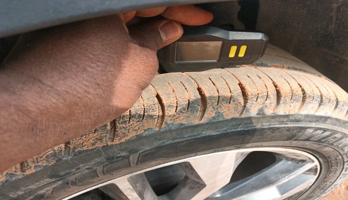 2021 Mahindra XUV300 W8 (O) 1.2 PETROL, Petrol, Manual, 24,410 km, tyre