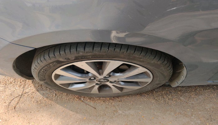 2014 Hyundai Verna FLUIDIC 1.6 CRDI SX, Diesel, Manual, 1,32,769 km, tyre