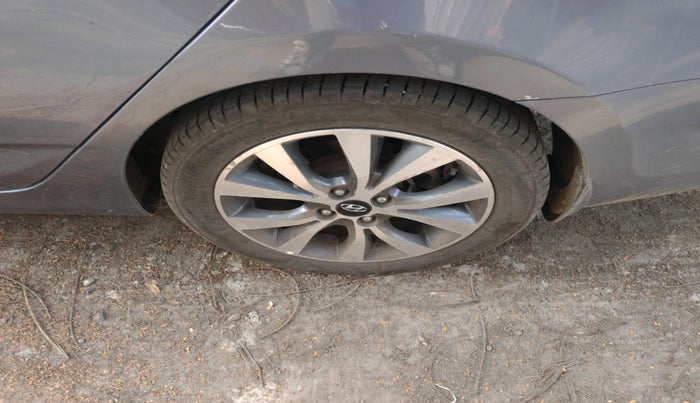 2014 Hyundai Verna FLUIDIC 1.6 CRDI SX, Diesel, Manual, 1,32,769 km, tyre