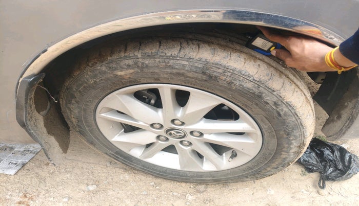 2018 Toyota Innova Crysta 2.4 G 8 STR, Diesel, Manual, 89,989 km, tyre