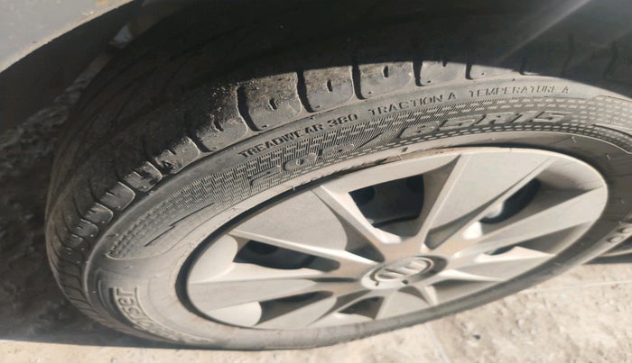 2011 Maruti SX4 VXI, Petrol, Manual, 1,77,351 km, tyre