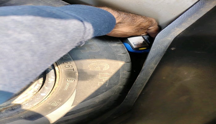 2015 Maruti Swift VDI, Diesel, Manual, 1,24,694 km, tyre