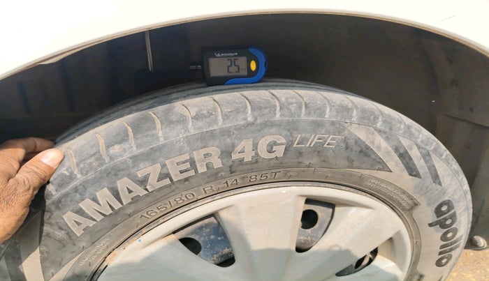 2015 Maruti Swift VDI, Diesel, Manual, 1,24,694 km, tyre