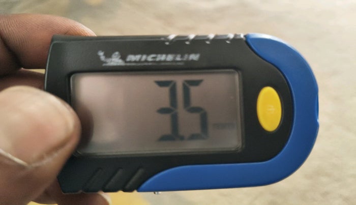 2021 Maruti Ertiga VXI CNG, Petrol, Manual, 80,021 km, tyre