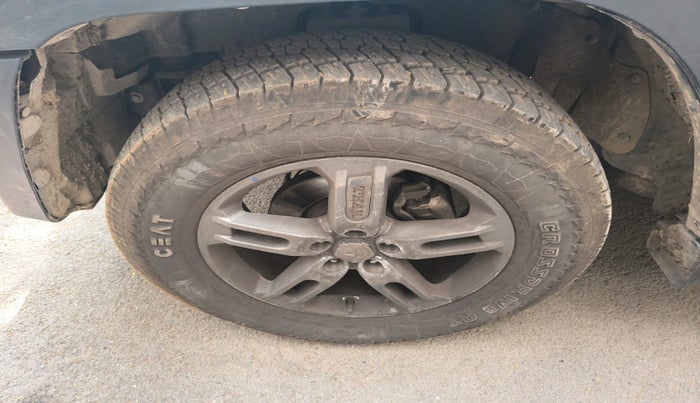 2025 Mahindra Thar LX P 2WD AT HT, Petrol, Automatic, 6,765 km, tyre