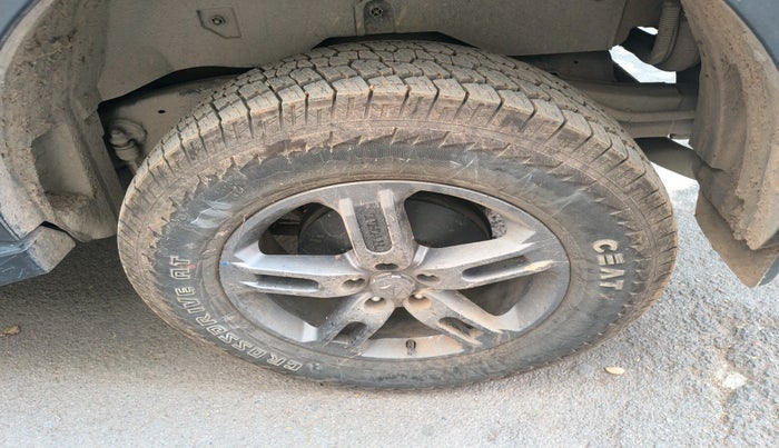 2025 Mahindra Thar LX P 2WD AT HT, Petrol, Automatic, 6,765 km, tyre