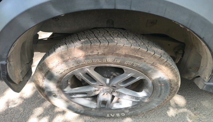 2025 Mahindra Thar LX P 2WD AT HT, Petrol, Automatic, 6,765 km, tyre