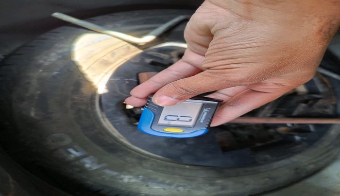 2010 Hyundai i10 SPORTZ 1.2, Petrol, Manual, 1,01,204 km, tyre