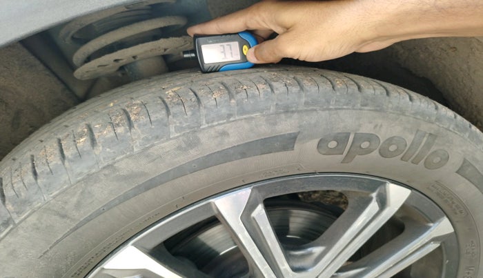 2022 Mahindra XUV700 AX 7 D AT 7 STR, Diesel, Automatic, 40,011 km, tyre