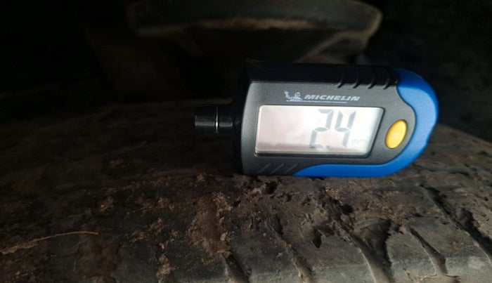 2015 Mahindra XUV500 W8, Diesel, Manual, 1,97,725 km, tyre