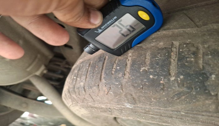 2015 Mahindra XUV500 W8, Diesel, Manual, 1,97,725 km, tyre