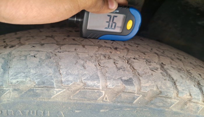 2015 Mahindra XUV500 W8, Diesel, Manual, 1,97,725 km, tyre