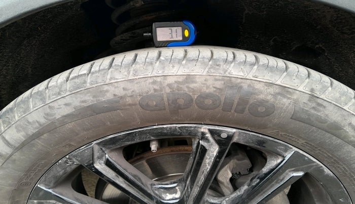 2024 Mahindra XUV700 AX 7 D AT 7 STR, Diesel, Automatic, 28,069 km, tyre