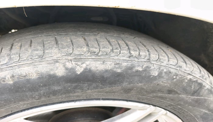 2015 Toyota Innova 2.5 GX 8 STR, Diesel, Manual, 1,08,979 km, tyre