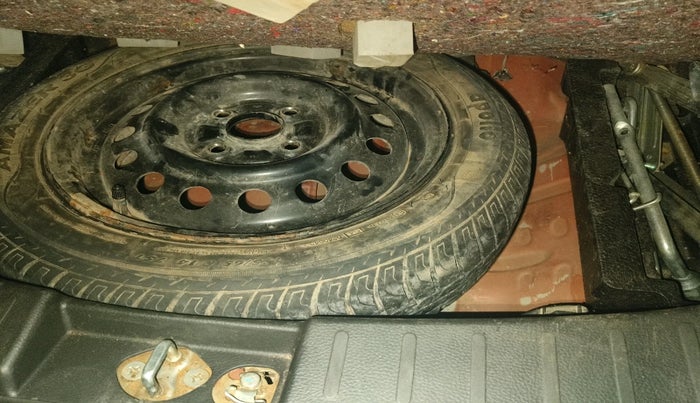 2013 Maruti Wagon R 1.0 VXI, Petrol, Manual, 17,260 km, tyre