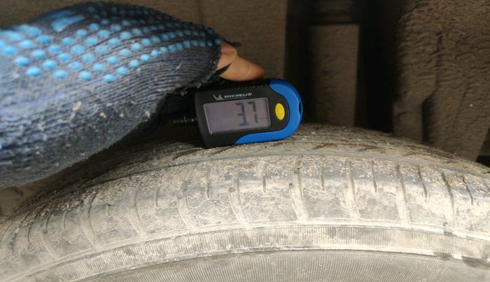 2012 Maruti Swift VXI, Petrol, Manual, 49,094 km, tyre