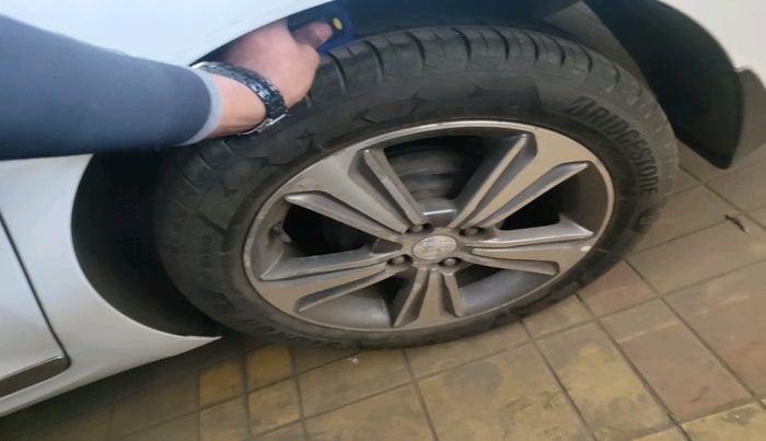 2017 Hyundai Verna 1.6 CRDI SX + AT, Diesel, Automatic, 1,59,689 km, tyre