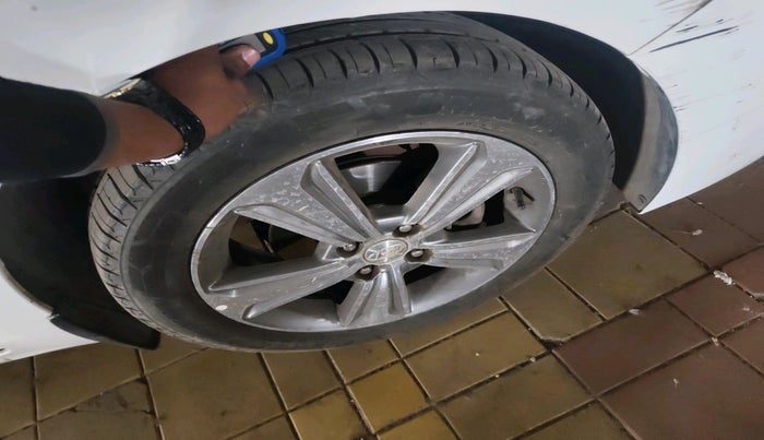 2017 Hyundai Verna 1.6 CRDI SX + AT, Diesel, Automatic, 1,59,689 km, tyre