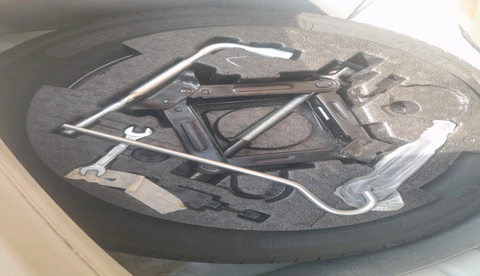 2024 Mahindra XUV 3XO AX5 1.5 Turbo Diesel, Diesel, Manual, 22,514 km, tyre