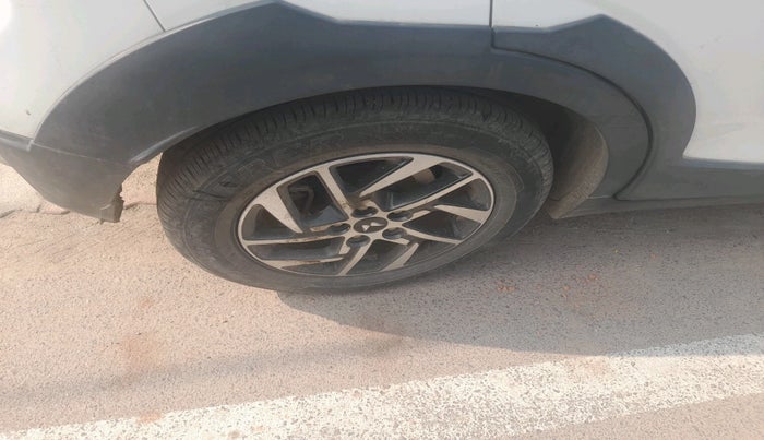 2024 Mahindra XUV 3XO AX5 1.5 Turbo Diesel, Diesel, Manual, 22,514 km, tyre