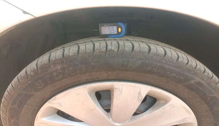 2017 Maruti Ertiga VXI, Petrol, Manual, 72,768 km, tyre