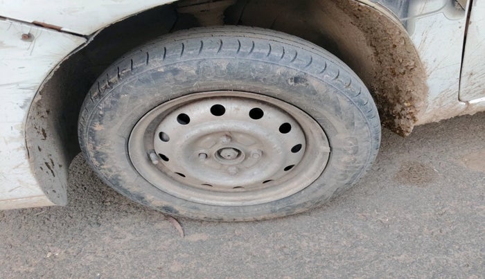 2011 Maruti Wagon R 1.0 LXI CNG, Petrol, Manual, 1,38,448 km, tyre