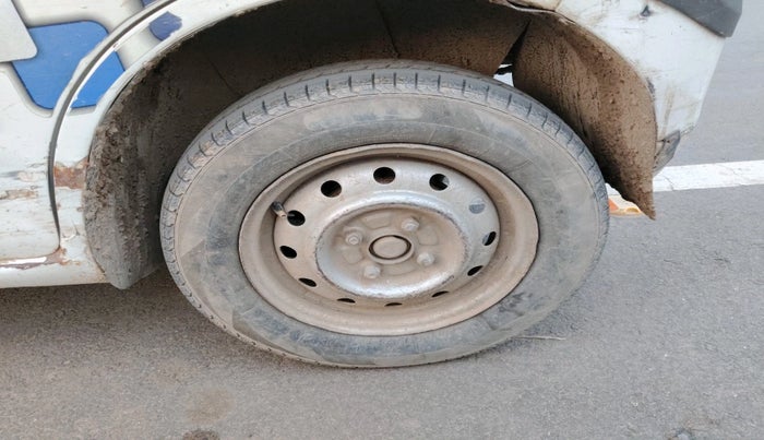 2011 Maruti Wagon R 1.0 LXI CNG, Petrol, Manual, 1,38,448 km, tyre