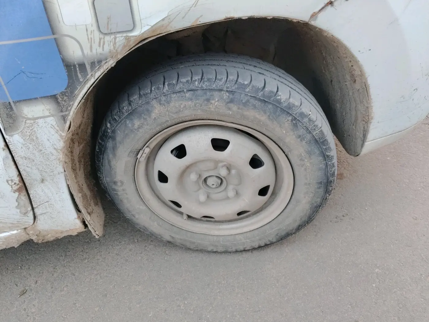 2011 Maruti Wagon R 1.0 LXI CNG, CNG, Manual, 1,38,448 km, tyre