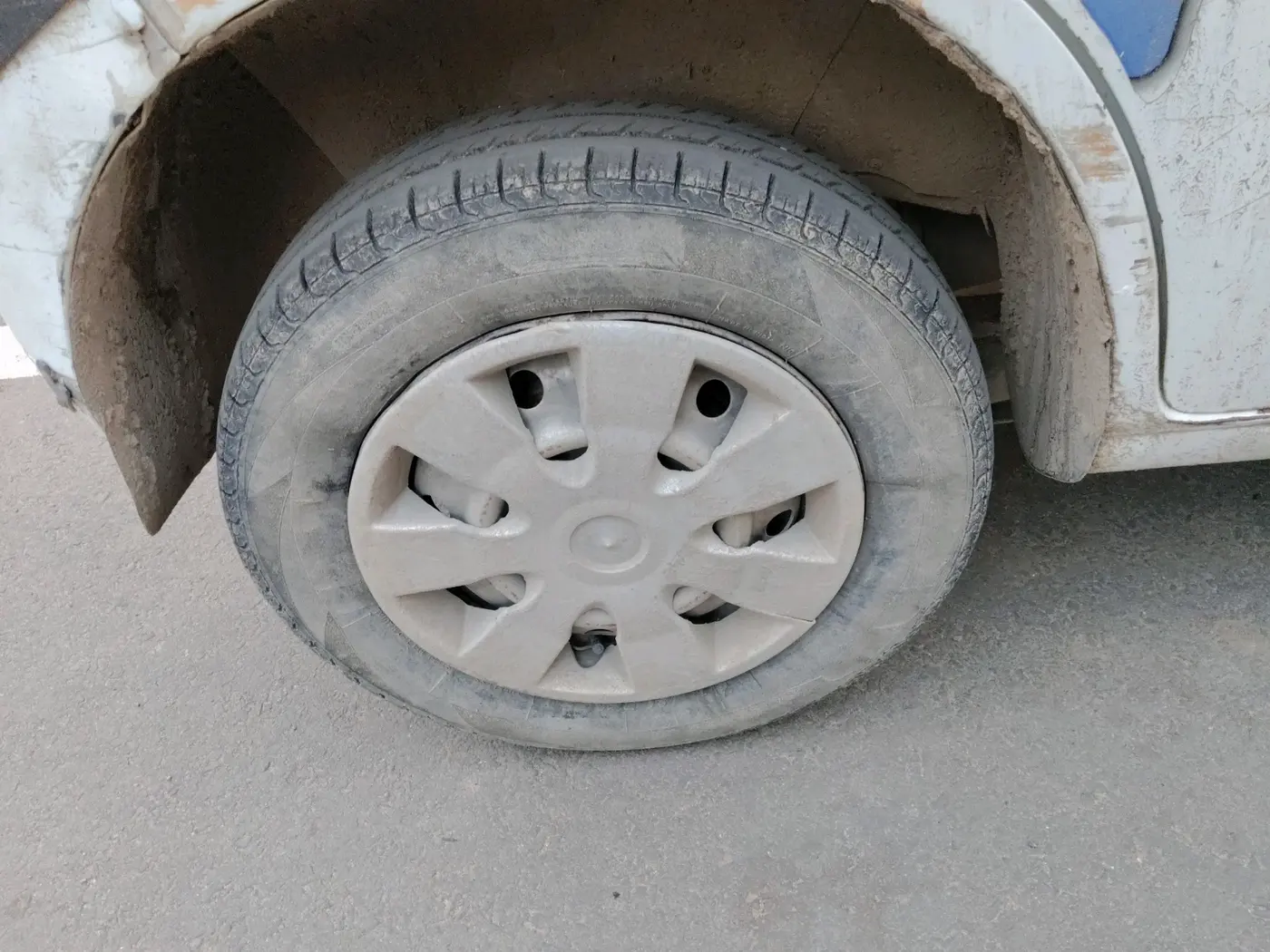 2011 Maruti Wagon R 1.0 LXI CNG, CNG, Manual, 1,38,448 km, tyre