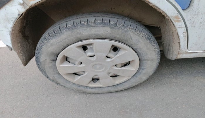 2011 Maruti Wagon R 1.0 LXI CNG, Petrol, Manual, 1,38,448 km, tyre