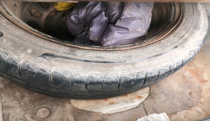 2015 Hyundai Verna FLUIDIC 1.6 CRDI EX, Diesel, Manual, 1,82,859 km, tyre